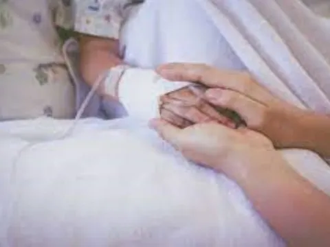 Bé gái 5 tuổi ung thư giai đoạn cuối, bài học cảnh tỉnh cha mẹ