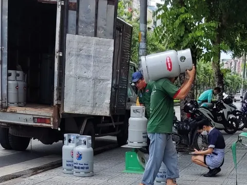 Giá gas giảm tiếp 18.000 đồng/bình 12 kg