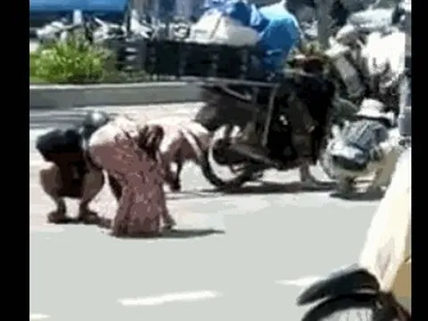 Công an Huế vận động người dân trả lại vàng do tên cướp ném ra đường