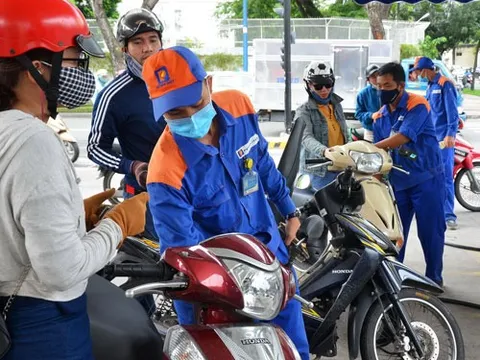 Giá xăng dự báo giảm lần thứ 4 liên tiếp vào ngày 1-8