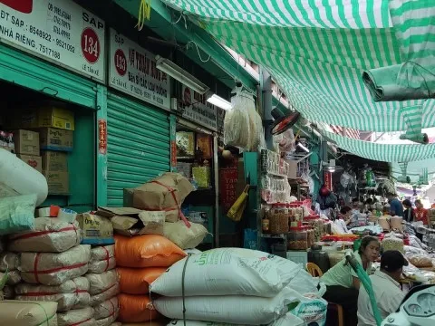 Đường ngoại "hạ" đường nội