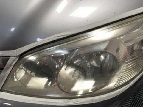 Đèn pha ô tô bị ố vàng, cách xử lý tại nhà