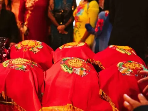 Top 10 địa phương có độ tuổi kết hôn lần đầu trung bình cao nhất và thấp nhất cả nước