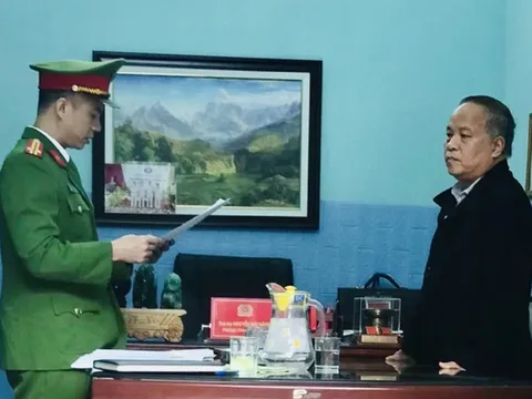 Nguyên Chủ tịch UBND huyện ở Thanh Hóa bị đình chỉ sinh hoạt Đảng