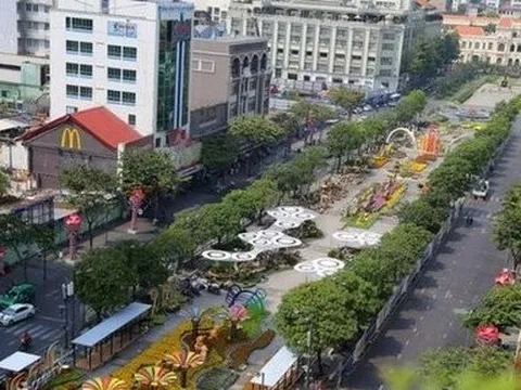 Cấm xe ra vào đường Nguyễn Huệ vào sáng ngày 6/8