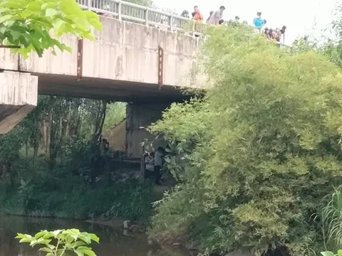 Phát hiện thi thể nghi nữ giới bị cháy đen dưới cầu