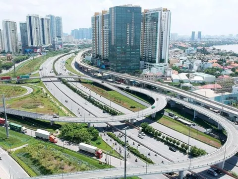 Vùng kinh tế trọng điểm nào có tăng trưởng GRDP nhanh nhất trong 5 năm qua?