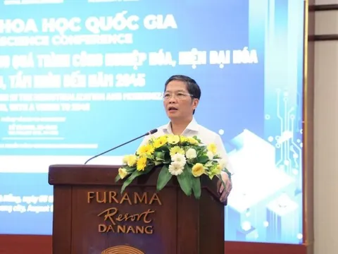 Phát triển các ngành dịch vụ có lợi thế, có hàm lượng tri thức cao