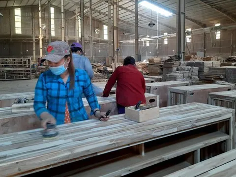 Doanh nghiệp thiếu đơn hàng: Công nhân điêu đứng