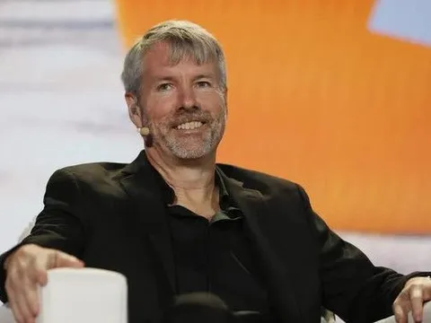 CEO MicroStrategy từ nhiệm, thay thế là một người gốc Việt