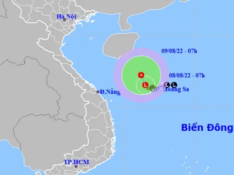 Áp thấp nhiệt đới đang mạnh lên, mưa lớn ở Trung Bộ, Nam Bộ