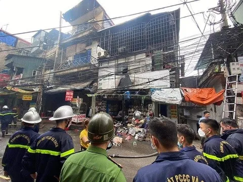 Hà Nội: Cháy nhà 3 tầng ở gần Bệnh viện Nhi Trung ương