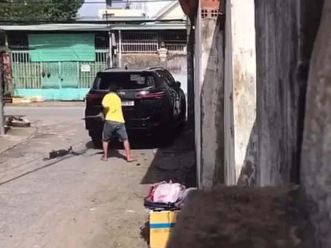 Phá hoại xe ô tô vì đỗ chướng mắt bị xử lý như thế nào?