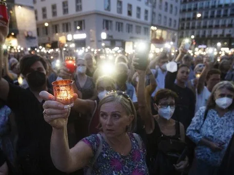 Dân Áo sôi sục vì vụ tự tử của một nữ bác sĩ 36 tuổi