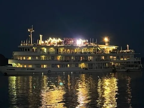 "Tiệc chia tay" Chủ nhiệm CLB Giám đốc CDC miền Bắc trên 2 du thuyền 5 sao