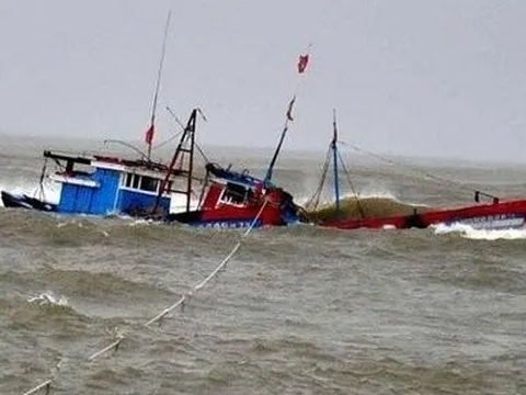 Đã tìm thấy 5 ngư dân mất liên lạc trên vùng biển Hà Tĩnh