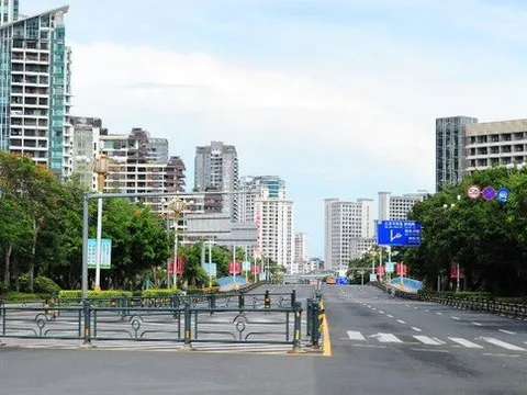 Lệnh phong tỏa do COVID-19 khiến 80.000 khách du lịch mắc kẹt ở “Hawaii của Trung Quốc”