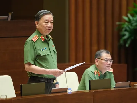 Bộ Công an nhận trách nhiệm về vấn đề hộ chiếu mẫu mới