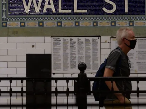 Chứng khoán bật tăng sau tin tức lạm phát ở Mỹ đi ngang