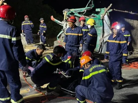 Thừa Thiên-Huế: Va chạm giữa xe tải và 2 xe máy 4 người tử vong