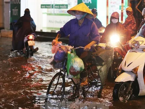 Bão số 2 gây mưa 'kỷ lục' ở Hà Nội