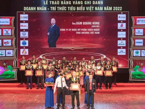 Doanh nhân Đàm Quang Hùng ghi danh bảng vàng “Doanh nhân Vàng Việt Nam 2022”