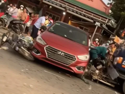 CLIP: 10 ôtô và xe máy tông liên hoàn nằm la liệt ở Đồng Nai, 1 người chết