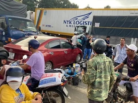 Xe tải tông hàng loạt ôtô, xe máy ở Đồng Nai: Các xe đang dừng chờ qua đường