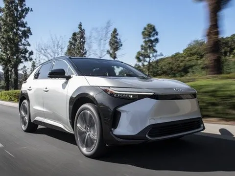 Triệu hồi nhưng không sửa được, Toyota mua lại xe lỗi của khách hàng