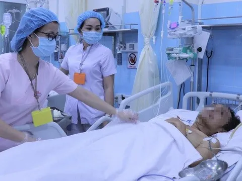 Mất bao lâu ngộ độc rượu methanol xảy ra?