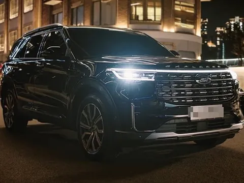 Ford Explorer 2023 ra mắt: Màn 27 inch, nội thất như du thuyền