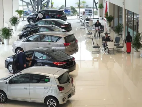 Khách hàng Việt cấp tập mua xe trước tháng Ngâu