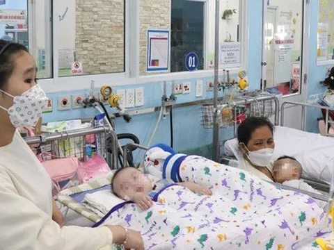 Dịch nối dịch, bệnh nhi đi 2-3 nơi mới được nhập viện