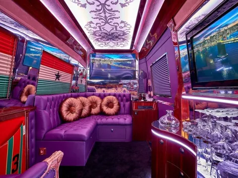 Nhà di động Mercedes-Benz Sprinter giá nghìn USD: Như khách sạn hạng sang thu nhỏ