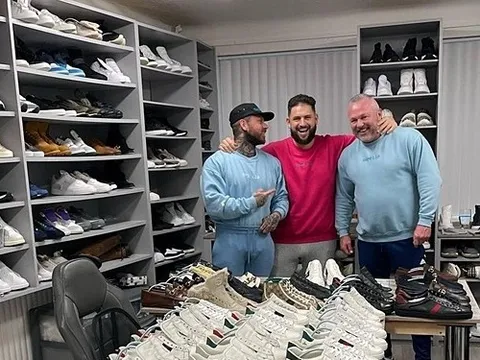 Cửa hàng nổi tiếng khắp nước Anh nhờ phục chế hàng trăm đôi giày hiệu mỗi tuần