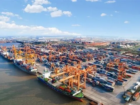 Bộ Tài chính đề nghị Hải Phòng nghiên cứu đề xuất không thu phí hạ tầng hàng thuỷ nội địa | Doanh nghiệp