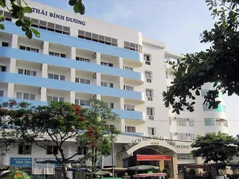 Đi du lịch, bé gái 10 tuổi tử vong tại bể bơi khách sạn