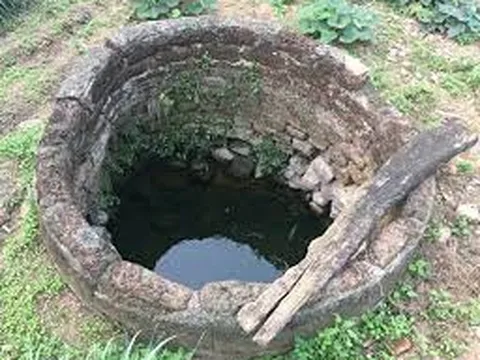 Bàng hoàng phát hiện thi thể cha và con trai 2 tuổi dưới giếng nước