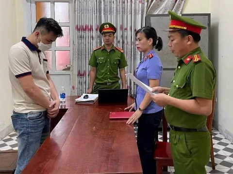 Khởi tố gã đàn ông vô cớ chặn đường rồi hành hung người khác