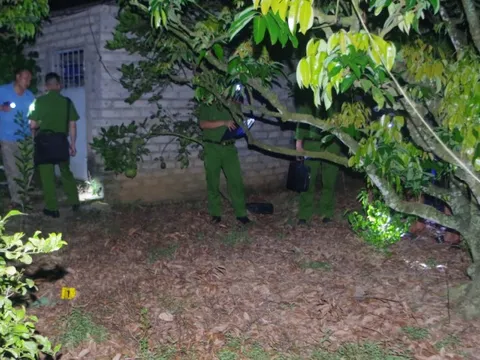 Người phụ nữ ngã gục rồi tử vong, nghi do trúng "đạn lạc"