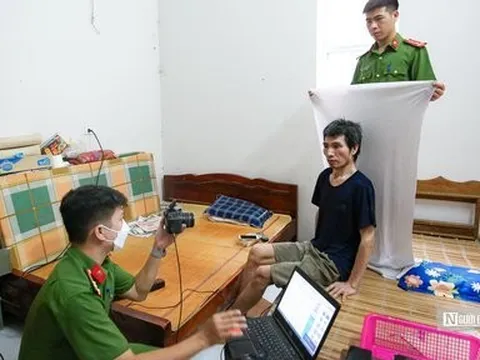 Công an đến tận nhà làm thủ tục cấp căn cước gắn chíp cho công dân