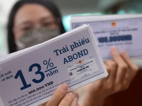 Sau khi mua trái phiếu, các công ty chứng khoán mang bán lại cho nhà đầu tư cá nhân