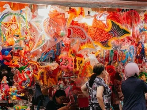 Ảnh: Phố lồng đèn lớn nhất tại TP.HCM rực rỡ đón người dân vào dịp Tết Trung thu