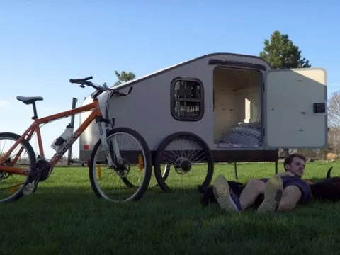 YouTuber tự chế xe đạp thành xe đạp điện kiêm luôn nhà di động