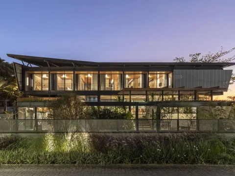 Ngôi nhà như 'mũi tàu' hướng biển