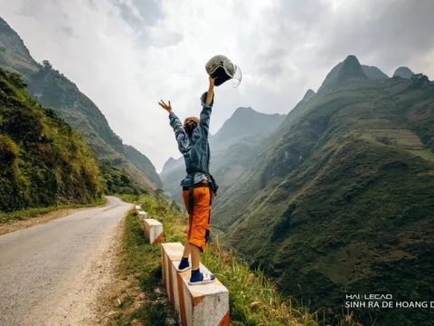 Lái xe trên những cung đường hùng vĩ, cắm trại giữa sông núi Hà Giang