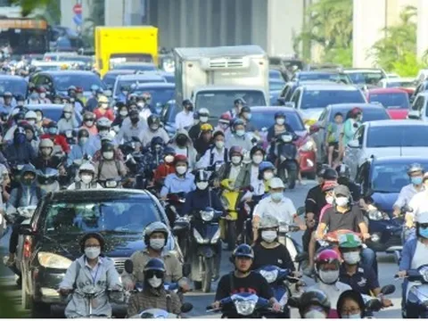 Giao thông trên đường Nguyễn Trãi hỗn loạn vào giờ cao điểm