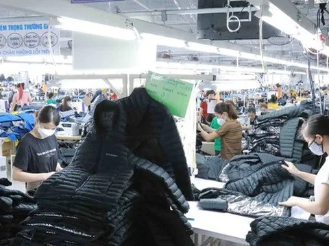 Dệt may “ăn đong” đơn hàng