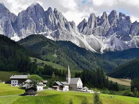 Rặng núi Dolomities phía Bắc nước Ý: Kiệt tác thiên nhiên được UNESCO công nhận là di sản thế giới