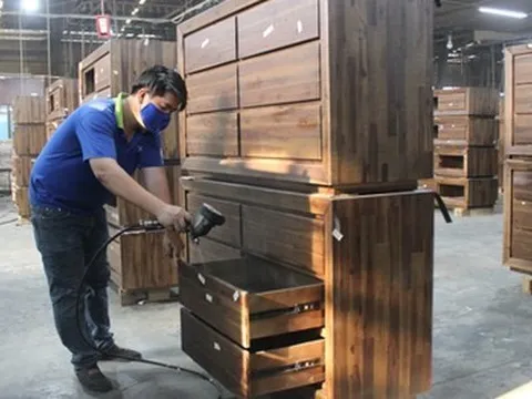 Doanh nghiệp gỗ đứng ngồi không yên